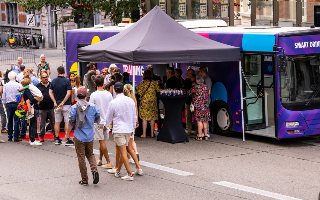 Nieuwe bus brengt ‘smart drinking training’ naar Leuvens horecapersoneel
